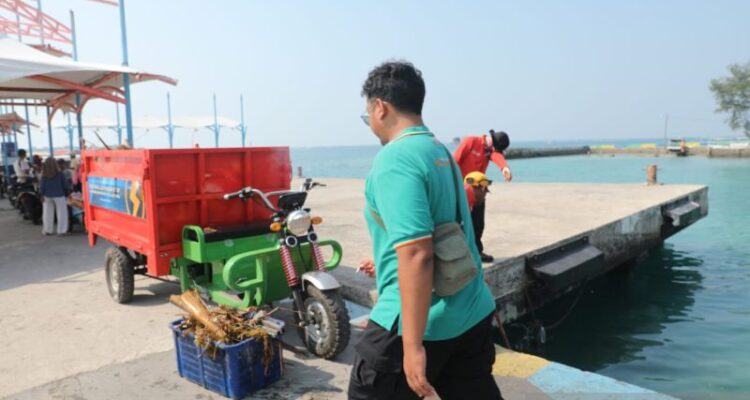 Pemerintah Kabupaten (Pemkab) Kepulauan Seribu menghadirkan dua ikon lingkungan bernama Bang Libra dan Mpo Lisa sebagai inovasi baru dalam mengedukasi masyarakat terkait pengelolaan sampah, Jumat (12/6/2026). Foto Antara