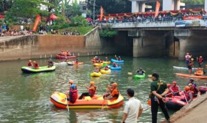 Lomba dayung kolaborasi Siswa Pecinta Alam (Sispala) dan Pemerintah Kota Jakarta Timur di Banjir Kanal Timur (BKT), Duren Sawit, Jakarta Timur, Jumat (26/6/2026). Foto Antara