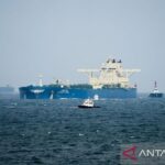 Ilustrasi -0 pal tanker minyak Universal Winner, yang digambarkan sebagai kapal Korea Selatan pertama yang keluar dari Selat Hormuz setelah terdampar di sana sejak pecahnya konflik di Timur Tengah, tiba di pelabuhan Ulsan, Korea Selatan, pada 10 Juni 2026, untuk membongkar minyak mentah. Foto Antara