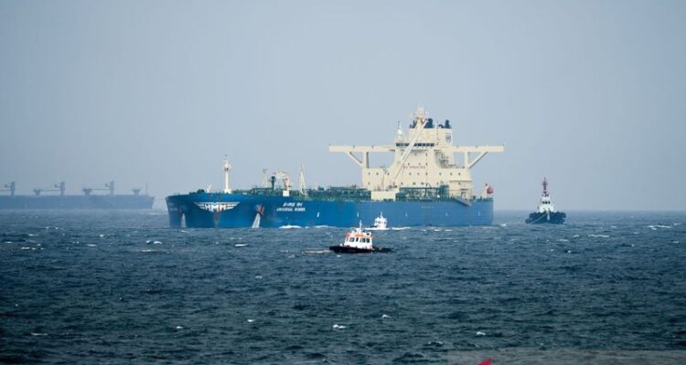 Ilustrasi -0 pal tanker minyak Universal Winner, yang digambarkan sebagai kapal Korea Selatan pertama yang keluar dari Selat Hormuz setelah terdampar di sana sejak pecahnya konflik di Timur Tengah, tiba di pelabuhan Ulsan, Korea Selatan, pada 10 Juni 2026, untuk membongkar minyak mentah. Foto Antara