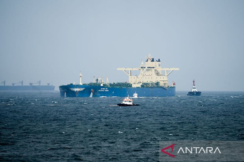 Ilustrasi -0 pal tanker minyak Universal Winner, yang digambarkan sebagai kapal Korea Selatan pertama yang keluar dari Selat Hormuz setelah terdampar di sana sejak pecahnya konflik di Timur Tengah, tiba di pelabuhan Ulsan, Korea Selatan, pada 10 Juni 2026, untuk membongkar minyak mentah. Foto Antara