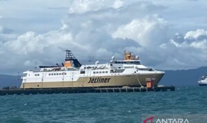 Kapal PT Pelni yang berlabuh di Pelabuhan Raha, Sulawesi Tenggara. Foto Antara Kapal PT Pelni yang berlabuh di Pelabuhan Raha, Sulawesi Tenggara. Foto Antara