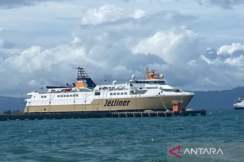 Kapal PT Pelni yang berlabuh di Pelabuhan Raha, Sulawesi Tenggara. Foto Antara Kapal PT Pelni yang berlabuh di Pelabuhan Raha, Sulawesi Tenggara. Foto Antara