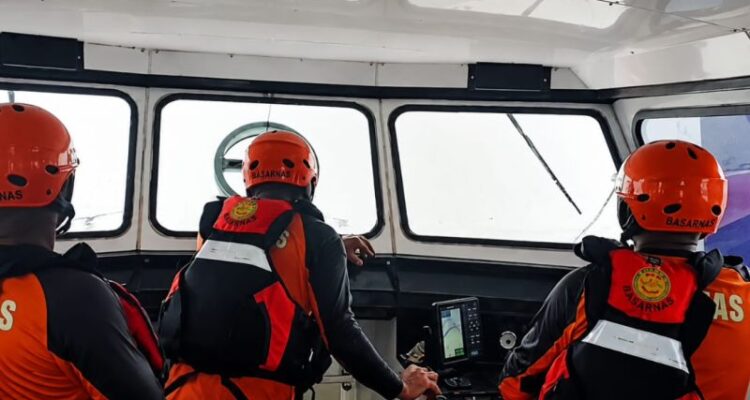 Tim SAR Timika sedang melaksanakan pencarian perahu nelayan berpenumpang empat orang yang dilaporkan hilang kontak saat mencari ikan di Perairan Atuka. Foto Antara