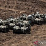 Arsip foto - Pergerakan kendaraan militer dan tank Israel terpantau di sekitar desa al-Aadaissah, dekat perbatasan Lebanon-Israel, pada 13 Mei 2026. Sejak militer Israel melancarkan serangan udara intensif terhadap Lebanon pada 2 Maret, ketegangan di sepanjang perbatasan terus berlanjut meskipun telah ada gencatan senjata. Foto Antara