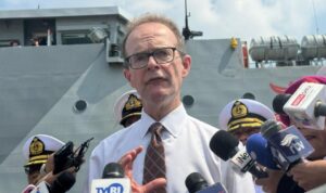 Duta Besar Inggris untuk Indonesia Dominic Jermey berbicara dengan media dalam wawancara singkat setelah penyambutan kapal patroli Angkatan Laut Inggris, HMS Tamar, di Jakarta, Rabu (17/6/2026). Foto Antara Duta Besar Inggris untuk Indonesia Dominic Jermey berbicara dengan media dalam wawancara singkat setelah penyambutan kapal patroli Angkatan Laut Inggris, HMS Tamar, di Jakarta, Rabu (17/6/2026). Foto Antara