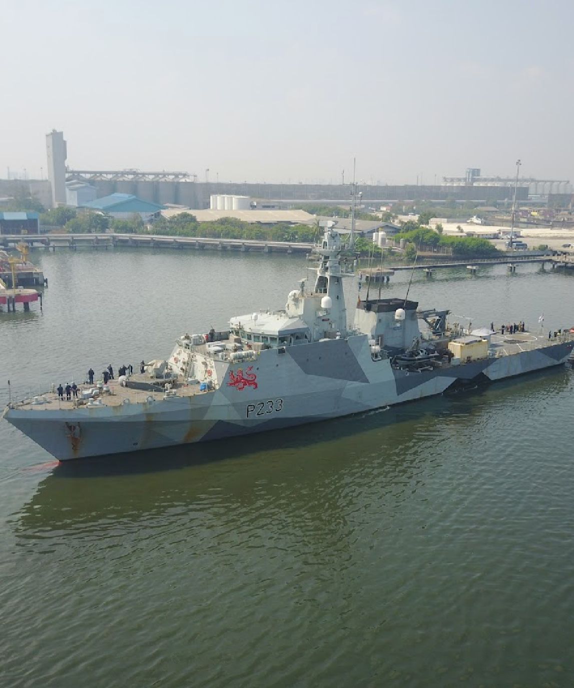 Kapal patroli lepas pantai Inggris, HMS Tamar-233 tiba di Jakarta untuk kunjungan selama empat hari. Foto Indomaritim/Kedubes Inggris. Kapal patroli lepas pantai Inggris, HMS Tamar-233 tiba di Jakarta untuk kunjungan selama empat hari. Foto Indomaritim/Kedubes Inggris.