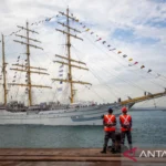 Kapal layar tiang tinggi, KRI Bima Suci. Foto Antara