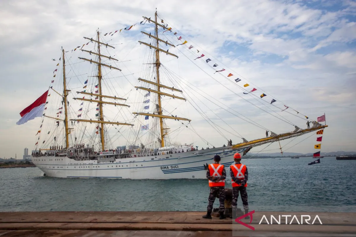 Kapal layar tiang tinggi, KRI Bima Suci. Foto Antara Kapal layar tiang tinggi, KRI Bima Suci. Foto Antara