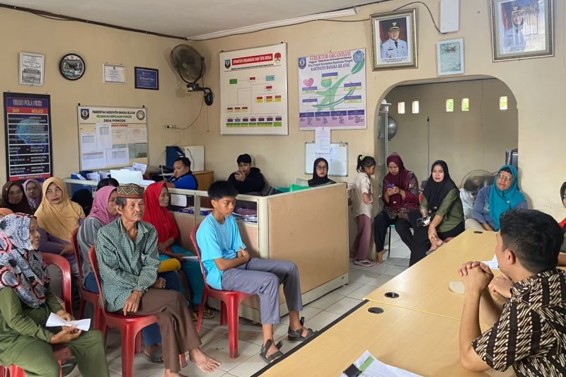 Ombudsman Provinsi Kepulauan Bangka Belitung saat melakukan pengawasan dan sosialisasi tugas fungsi Ombudsman Republik Indonesia di Wilayah Kepulauan Pongok Kabupaten Bangka Selatan. Foto Antara