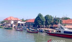 Situasi kampung nelayan di Pelabuhan Tanglok, Kabupaten Sampang, Jawa Timur. Foto Antara