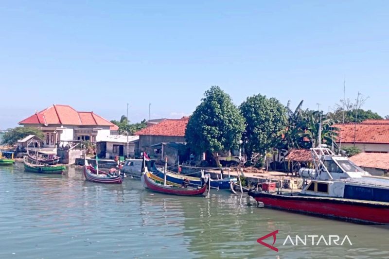 Situasi kampung nelayan di Pelabuhan Tanglok, Kabupaten Sampang, Jawa Timur. Foto Antara