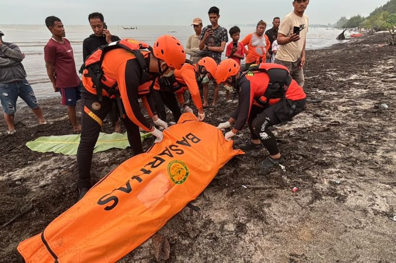 Kantor Pencarian dan Pertolongan Kelas A Medan bersama tim SAR gabungan mengevakuasi remaja berusia 16 tahun yang hanyut di Sungai Ular tepatnya dk Kelurahan Simpang Tiga Pekan, Kecamatan Perbaungan, Kabupaten Serdang Bedagai, Sumatera Utara. Foto Antara Kantor Pencarian dan Pertolongan Kelas A Medan bersama tim SAR gabungan mengevakuasi remaja berusia 16 tahun yang hanyut di Sungai Ular tepatnya dk Kelurahan Simpang Tiga Pekan, Kecamatan Perbaungan, Kabupaten Serdang Bedagai, Sumatera Utara. Foto Antara