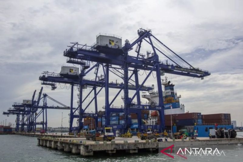 Ilustrasi kapal peti kemas SITC FUJIAN Hong Kong melakukan bongkar muat di Terminal Peti Kemas (TPK) Pelabuhan Batu Ampar, Batam, Kepulauan Riau, Selasa (18/11/2025). Foto Antara Ilustrasi kapal peti kemas SITC FUJIAN Hong Kong melakukan bongkar muat di Terminal Peti Kemas (TPK) Pelabuhan Batu Ampar, Batam, Kepulauan Riau, Selasa (18/11/2025). Foto Antara