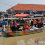 Tim SAR gabungan yang melakukan operasi pencarian nelayan hilang di Cirebon, Jawa Barat, Minggu (12/7/2026). Foto Antara