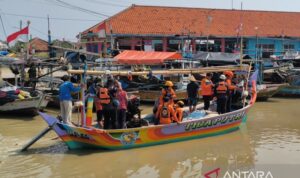 Tim SAR gabungan yang melakukan operasi pencarian nelayan hilang di Cirebon, Jawa Barat, Minggu (12/7/2026). Foto Antara