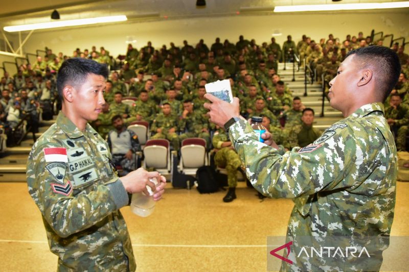 Dua personel Korps Marinir TNI AL mengajari teknik bertahan hidup di hutan atau jungle survival kepada tentara negara peserta latihan gabungan Rim of the Pacific Exercise (RIMPAC) 2026 di Hawaii, Amerika Serikat, Selasa (30/6/2026). Foto Antara Dua personel Korps Marinir TNI AL mengajari teknik bertahan hidup di hutan atau jungle survival kepada tentara negara peserta latihan gabungan Rim of the Pacific Exercise (RIMPAC) 2026 di Hawaii, Amerika Serikat, Selasa (30/6/2026). Foto Antara