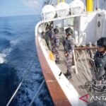 Prajurit Komando Pasukan Katak TNI AL memperkuat pengamanan KRI Bima Suci saat melewati perairan Filipina dan Laut Sulu, Selasa (7/3/2026). Foto Antara