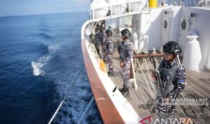 Prajurit Komando Pasukan Katak TNI AL memperkuat pengamanan KRI Bima Suci saat melewati perairan Filipina dan Laut Sulu, Selasa (7/3/2026). Foto Antara
