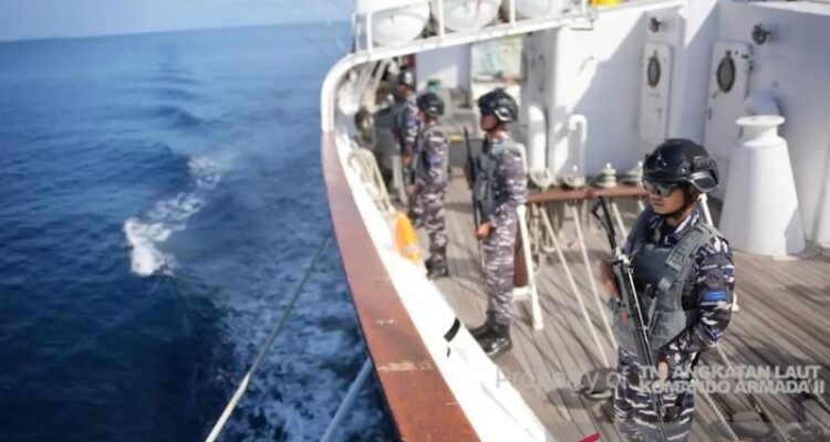 Prajurit Komando Pasukan Katak TNI AL memperkuat pengamanan KRI Bima Suci saat melewati perairan Filipina dan Laut Sulu, Selasa (7/3/2026). Foto Antara