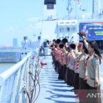Siswa SMA di atas KRI Surabaya-591 di Dermaga Madura Koarmada II, Surabaya, Jawa Timur, Kamis (9/7/2026). Foto Antara