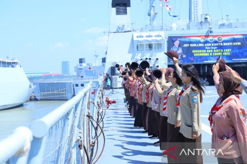 Siswa SMA di atas KRI Surabaya-591 di Dermaga Madura Koarmada II, Surabaya, Jawa Timur, Kamis (9/7/2026). Foto Antara Siswa SMA di atas KRI Surabaya-591 di Dermaga Madura Koarmada II, Surabaya, Jawa Timur, Kamis (9/7/2026). Foto Antara