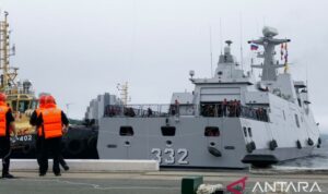 KRI I Gusti Ngurah Rai (GNR)-332 tiba di Vladivostok, Rusia, Kamis (23/7/2026). Sumber foto: Antara