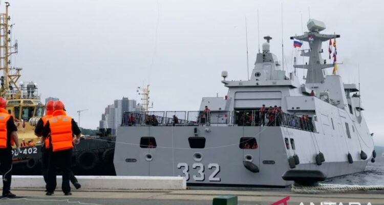 KRI I Gusti Ngurah Rai (GNR)-332 tiba di Vladivostok, Rusia, Kamis (23/7/2026). Sumber foto: Antara