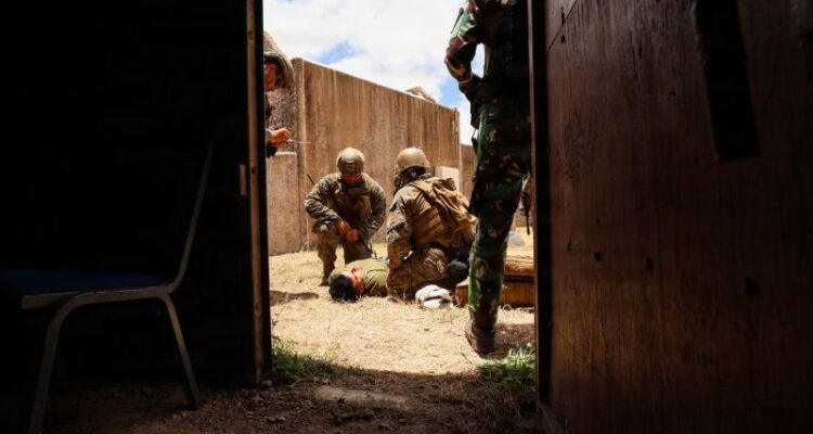 Indonesian Navy (TNI AL) and United States Marine Corps (USMC) personnel participate in a Mass Casualty Training (MASCAL) simulation in Hawaii on Sunday (July 26, 2026). Photo Source: Antara