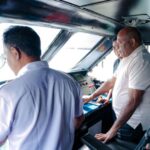 Gubernur Papua, Matius D. Fakhiri saat mencoba transportasi laut di luar Papua. Foto Antara