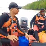 Tim SAR gabungan saat menyusuri Sungai Maro Merauke guna mencari korban Abdul Rozak yang terjatuh ke sungai. Foto Antara
