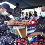 Warga Arso, Kabupaten Keerom, perbatasan RI-PNG, saat memeriksakan kesehatannya dalam baksos yang dilaksanakan Kodaeral X. Foto Antara