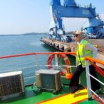 Anggota DPR DPR RI Erna Sari Dewi meninjau langsung pembenahan alur Pelabuhan Pulau Baai Kota Bengkulu, Provinsi Bengkulu di Bengkulu, Selasa. Sumber foto: Antara