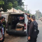 Tim SAR gabungan saat berhasil mengevakuasi seorang nelayan yang tenggelam di Waduk. Sumber foto: Antara