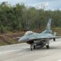 Jet tempur F-16 TNI AU menguji coba pendaratan dan lepas landas di Jalan Tol Trans Sumatera (JTTS) Ruas Terbanggi Besar-Pematanag Panggang-Kayu Agung (Terpeka) KM228-KM231. Sumber foto: Antara