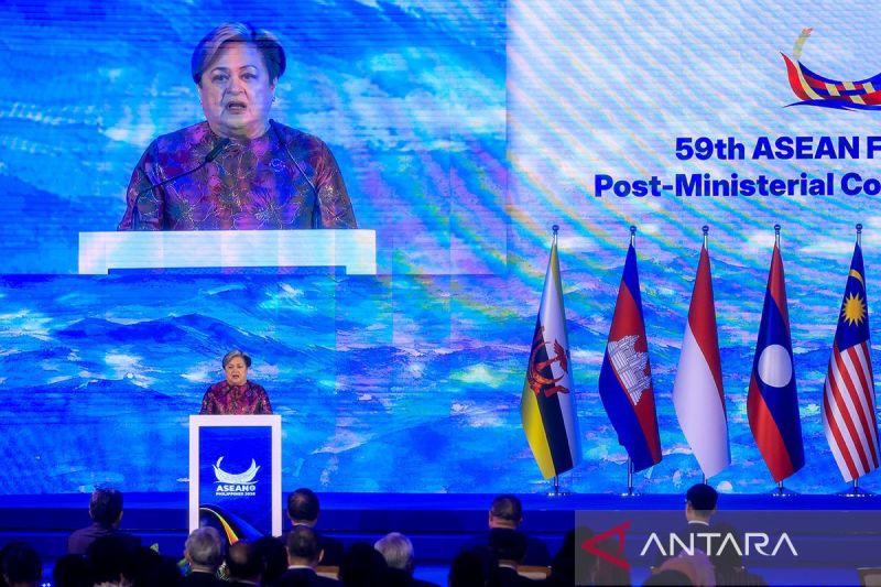 Menteri Luar Negeri Filipina Theresa Lazaro menyampaikan sambutan dalam upacara pembukaan Pertemuan Menteri Luar Negeri ASEAN ke-59 di Pasay City, Metro Manila, Filipina, pada 21 Juli 2026. Sumber foto: Antara