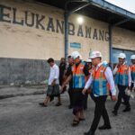 Menteri Perhubungan Dudy Purwagandhi (kanan) meninjau Pelabuhan Celukan Bawang, di Kabupaten Buleleng, Bali, Kamis (9/7/2026). Foto Antara