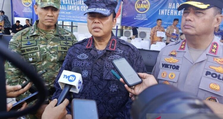 Kepala Badan Narkotika Nasional (BNN) Provinsi Kepulauan Bangka Belitung, Eko Kristianto (tengah). Sumber Foto: Antara