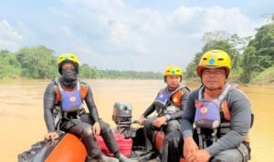 Tim SAR Jambi saat mencari korban tenggelam di Sungai Batanghari, Jambi, Jumat (3/7/2026). Foto Antara Tim SAR Jambi saat mencari korban tenggelam di Sungai Batanghari, Jambi, Jumat (3/7/2026). Foto Antara