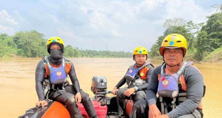 Tim SAR Jambi saat mencari korban tenggelam di Sungai Batanghari, Jambi, Jumat (3/7/2026). Foto Antara