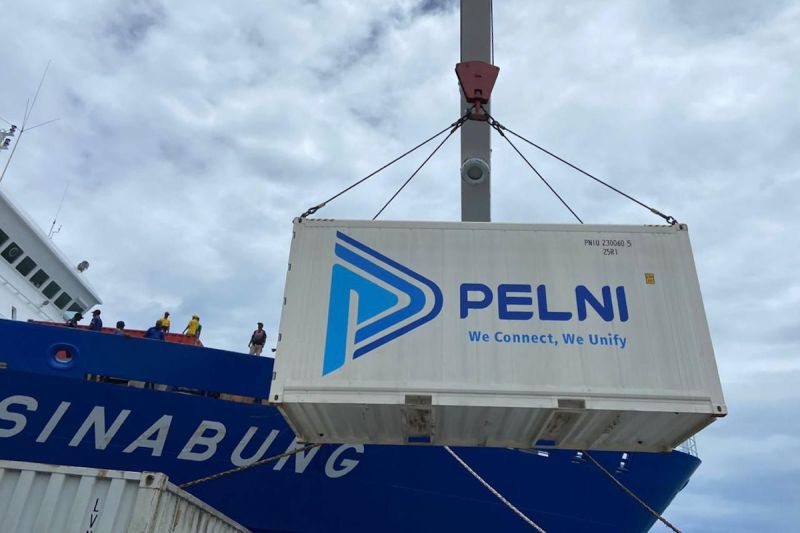 Proses bongkar muat kontainer dari kapal PT Pelayaran Nasional Indonesia (Pelni) di pelabuhan. Foto Antara Proses bongkar muat kontainer dari kapal PT Pelayaran Nasional Indonesia (Pelni) di pelabuhan. Foto Antara