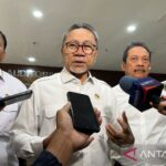 Coordinating Minister for Food Zulkifli Hasan (second left), accompanied by Maritime Affairs and Fisheries Minister Sakti Wahyu Trenggono (second right) and other officials, speaks to the media after a limited coordination meeting in Jakarta on Tuesday (July 21, 2026). Photo Source: Antara