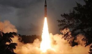 Kementerian Pertahanan China mengatakan bahwa peluncuran rudal balistik antar benua (ICBM) pertama miliknya sepenuhnya sah dan masuk akal, sebagaimana dilaporkan media lokal pada Kamis (26/9/2024). Foto Antara