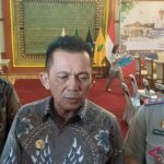 Gubernur Kepri Ansar Ahmad (tengah). Foto Antara