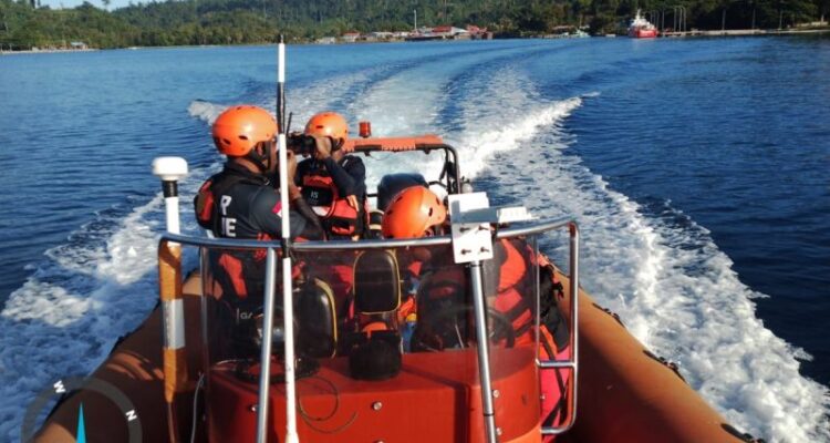 Tim SAR gabungan melakukan pencarian terhadap tiga nelayan yang hilang kontak di perairan utara Pulau Numfor, Papua, Jumat (17/7/2026). Sumber foto: Antara
