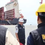 Petugas Kantor Imigrasi Kelas II TPI Belawan memperkuat pengawasan terhadap kapal asing yang bersandar di Pelabuhan Terminal Belawan, Medan, Sumatera Utara. Foto Antara