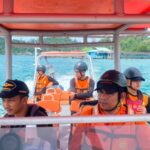 Personel SAR Tanjungpinang, Kepulauan Riau (Kepri) melakukan operasi pencarian terhadap dua nelayan hilang dalam insiden kecelakaan laut di Perairan Utara Bangka Sungailiat, Kabupaten Bangka, Minggu (12/7/2026). Foto Antara