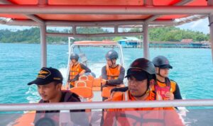 Personel SAR Tanjungpinang, Kepulauan Riau (Kepri) melakukan operasi pencarian terhadap dua nelayan hilang dalam insiden kecelakaan laut di Perairan Utara Bangka Sungailiat, Kabupaten Bangka, Minggu (12/7/2026). Foto Antara Personel SAR Tanjungpinang, Kepulauan Riau (Kepri) melakukan operasi pencarian terhadap dua nelayan hilang dalam insiden kecelakaan laut di Perairan Utara Bangka Sungailiat, Kabupaten Bangka, Minggu (12/7/2026). Foto Antara