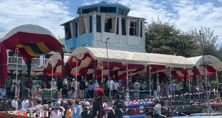 Para nelayan Banda Aceh saat melaksanakan festival kenduri laot sebagai upaya merawat dan melestarikan adat dan budaya laut Aceh, di Banda Aceh, Rabu (22/7/2026). Sumber foto: Antara