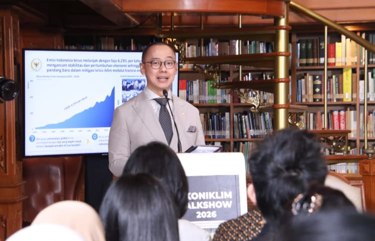Wakil Ketua MPR RI Eddy Soeparno menyampaikan pidato kunci dalam forum Ekoniklim 2026 di Wisma Habibie–Ainun, Jakarta. Sumber foto: indomaritim.com/As Wakil Ketua MPR RI Eddy Soeparno menyampaikan pidato kunci dalam forum Ekoniklim 2026 di Wisma Habibie–Ainun, Jakarta. Sumber foto: indomaritim.com/As